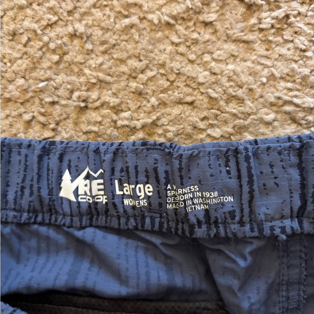 REI Women’s shorts - Picture 2 of 4